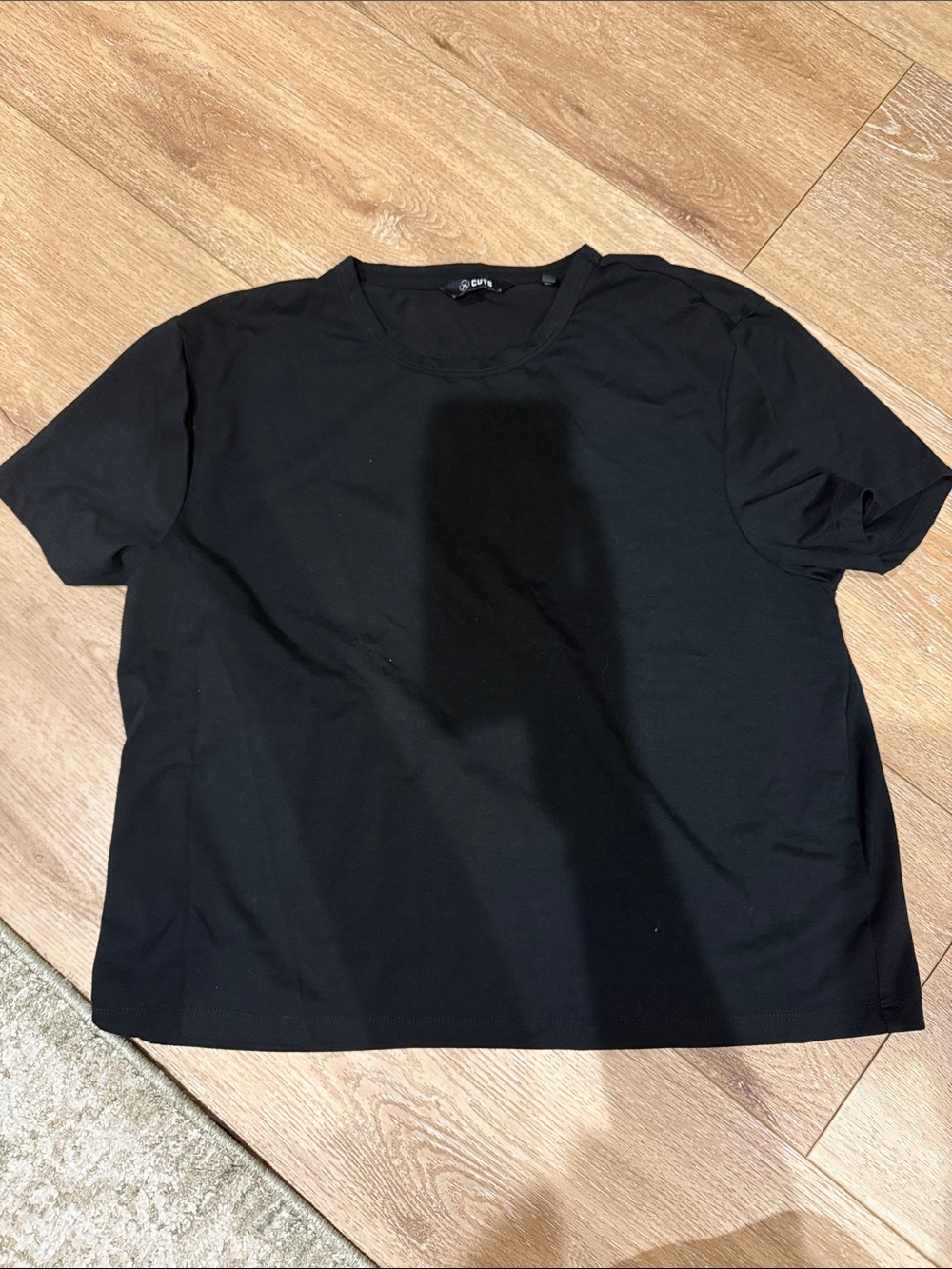 Cuts Women’s Tee Size Large